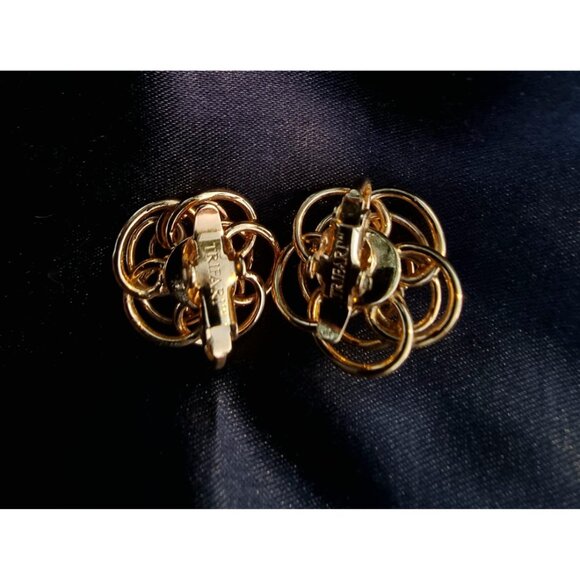 Vintage Crown TRIFARI Signed Clip On Celtic Knot Flower Gold Toned Earrings - Picture 5 of 7